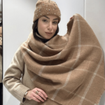 Γυναικείο Χοντρό Καφέ Κασκόλ με Μπεζ Γραμμές