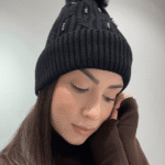 Γυναικείο Σκουφάκι με Φουντίτσα-Μαύρο