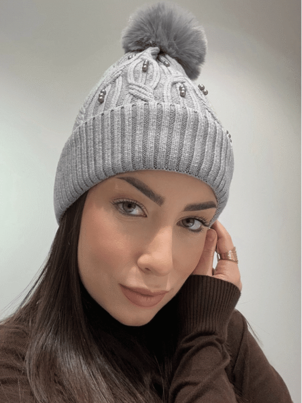 Γυναικείο Σκουφάκι με Φουντίτσα-Γκρι