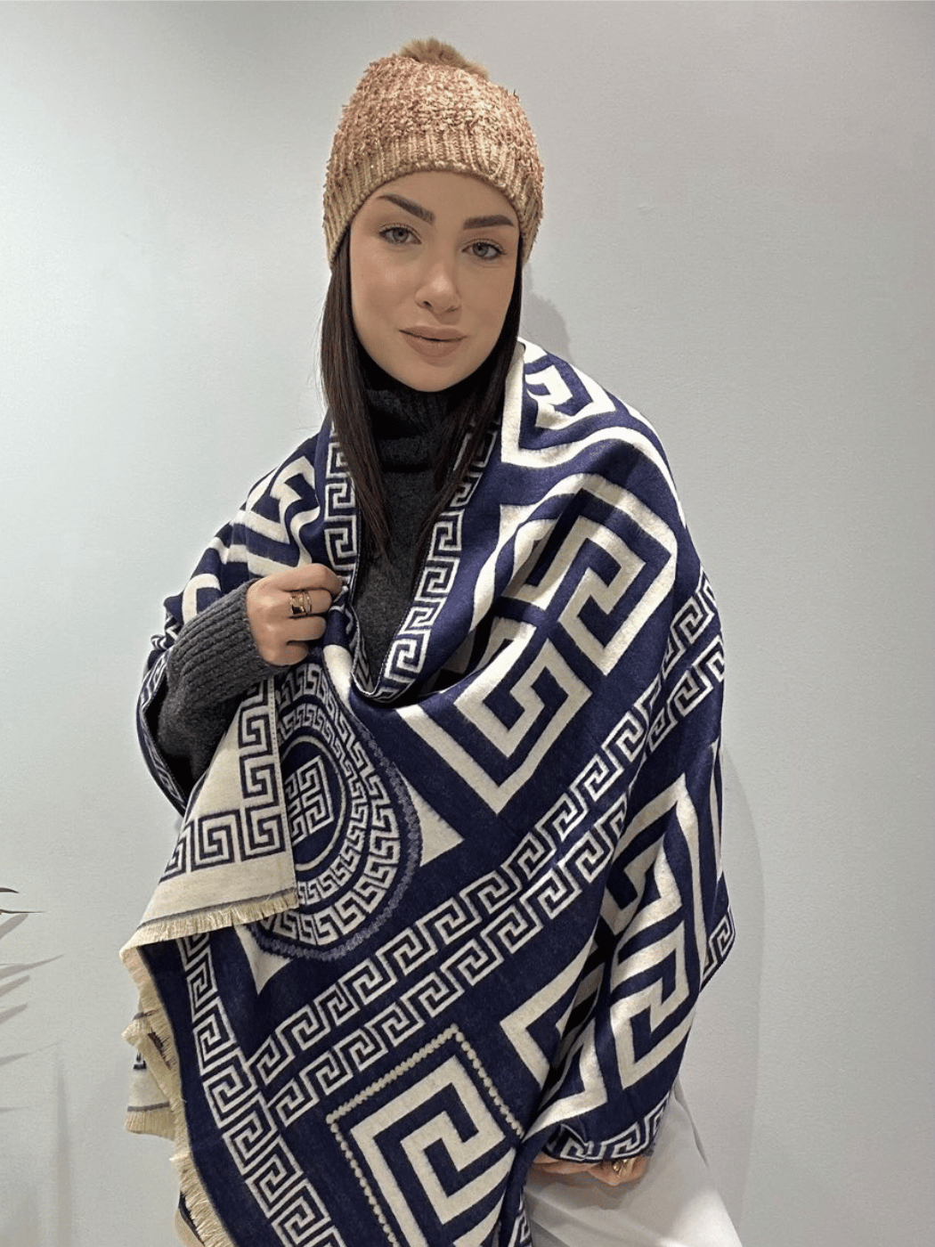 1 Γυναικεία Κομψή Πασμίνα με Σχέδιο Μαίανδρος-Σκούρο Μπλε - Image 1