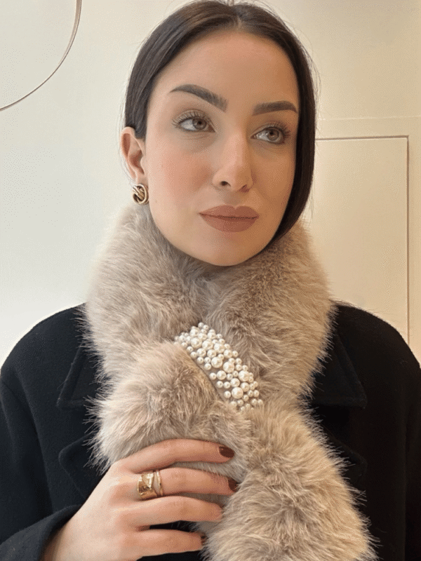 Γυναικείο Γούνινο Σταυρωτό Neckwarmer με Λεπτομέρεια Πέρλας- Μπεζ