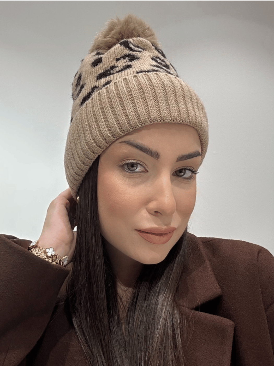 2 Γυναικείο Μπεζ Σκουφάκι Λεοπάρ με Φούντα & Fleece Επένδυση - Image 1