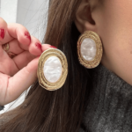 Ατσάλινα Χρυσά Σκουλαρίκια με Λευκή Πέτρα