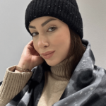 Γυναικείο Σκουφάκι με Διακριτικές Πούλιες-Μαύρο