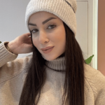 Γυναικείο Μονόχρωμο Εκρού Σκουφάκι με Μαύρη Ραφή