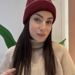 Γυναικείο Μονόχρωμο Μπορντό Σκουφάκι με Λευκή Ραφή